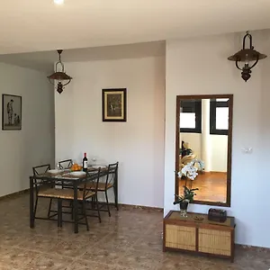 https://apartamento-situado-en-el-centro-de-santa-cruz.adeje-hotels.com